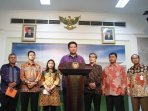komisioner-kpu-temui-presiden_20150211_150700.jpg