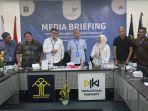 komisioner-lembaga-manajemen-kolektif-nasional-lmkn-di-acara-media-briefing.jpg
