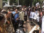 komnas-ham-temui-pendemo.jpg