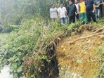 kompleks-pemakaman-terancam-amblas_20180227_111402.jpg