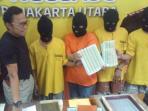 komplotan-pemalsu-materai-yang-dibekuk-petugas-polrestro-jakarta-utara_20160126_193528.jpg