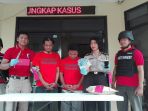komplotan-penjual-burung-beo-palsu_20170326_192921.jpg