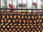komunitas-batik-makarya-membatik-peringati-hari-batik-nasional_20201001_141740.jpg