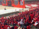 komunitas-juang-bertugas-mendistribusikan-makanan-di-gbk.jpg