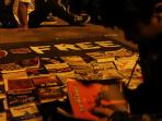 komunitas-perpustakaan-jalanan-di-bandung_20160822_212846.jpg