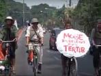 komunitas-sepeda-demo-moge_20150818_144334.jpg
