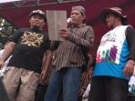 komunitas-sepeda-tua-indonesia-ngawi-dukung-terwujudnya-hari-bersepeda-nasional_20171118_224343.jpg