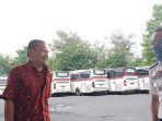 kondektur-bus-kuningan1.jpg