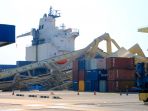 kondisi-bangkai-crane-yang-jatuh-menimpa-container_20190715_214108.jpg