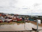 kondisi-fasilitas-penyimpanan-peti-kemas-setelah-hujan-lebat-dan-angin-kencang-di-durban.jpg