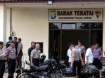 kondisi-gedung-brimobda-polda-kepri-pascabentrok_20141121_162349.jpg