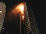 kondisi-gedung-neo-soho-yang-masih-terbakar_20161109_235517.jpg