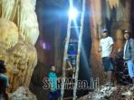 kondisi-gua-yang-ada-di-lokasi-penambangan-batu-kapur-yang-baru-ditemukan-warga_20180803_132951.jpg