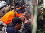 kondisi-harimau-yang-terjebak-di-lorong-ruko-di-riau-petugas-masih-berupaya-lakukan-evakuasi.jpg