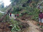 kondisi-jalan-trans-palu-napu-yang-putus-akibat-longsor-di-pendakian-padaeha.jpg