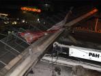kondisi-jembatan-penyeberangan-orang-jpo-yang-ambruk_20160516_021555.jpg