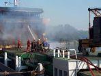 kondisi-kapal-yang-terbakar-di-pelabuhan-tanjung-perak.jpg