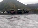 kondisi-lautan-pasir-bromo-berubah-jadi-sungai.jpg