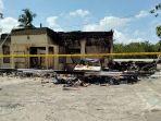 kondisi-polsek-tambelangan-sampang-madura-yang-dibakar.jpg