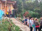kondisi-rumah-korban-terlihat-dipasang-garis-polisi-di-kuningan-jawa-barat.jpg
