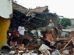 kondisi-rumah-warga-di-desa-way-muli-pasca-tsunami.jpg