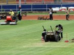 kondisi-rumput-gbk-usai-konser-one-direction_20150326_192625.jpg