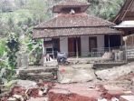 kondisi-terakhir-di-lokasi-longsor-di-dusun-sangkan-bawang_20171008_191223.jpg