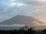 kondisi-terkini-gunung-agung-bali_20170924_194719.jpg