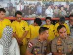 konferensi-pers-di-mapolres-metro-jakarta-utara-senin-1012020-terkait-penampungan-psk.jpg