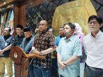 konferensi-pers-eks-ketua-kpu-ri.jpg