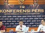 konferensi-pers-imigrasi-ngurah-rai.jpg