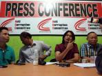 konferensi-pers-jelang-sidang-abraham-samad_20150428_072217.jpg