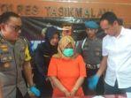 konferensi-pers-praktik-prostitusi-yang-dijalankan-ibu-rumah.jpg