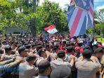 kongres-pssi-di-bali-di-demo-suporter-bola-polisi-amankan-satu-suporter.jpg