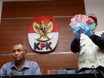 konpers-ott-bupati-pakpak-bharat-oleh-kpk_20181118_212339.jpg
