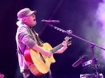 konser-iwan-fals-betepatan-di-hut-nya-ke-55_20160904_160030.jpg