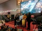 konser-kla-project-menutup-perdagangan-bei-februari-2018_20180228_185216.jpg