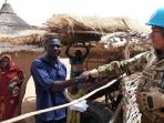 kontingen-garuda-xxxv-bunamid-bantu-warga-lokal-di-darfur-barat_20160405_181827.jpg