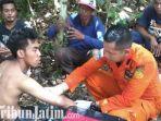 koordinator-basarnas-pos-sar-trenggalek-brian-gautama-bersama-galuh-sesaat-setelah-dievakuasi.jpg