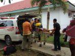 korban-abdullah-saat-akan-dibawa-ambulan-untuk-berobat.jpg