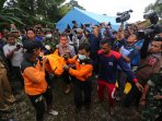 korban-banjir-bandang-sibolangit-medan_20160518_101852.jpg