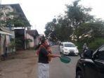 korban-banjir-mengemis1.jpg