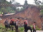 korban-longsor-di-desa-warung-menteng_1_20180206_134754.jpg