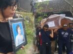 korban-teror-bom-gereja-surabaya_20180516_154538.jpg