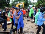 korban-tsunami-banten-diselamatkan_20181223_124724.jpg