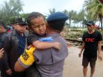 korban-tsunami-banten-diselamatkan_20181223_125310.jpg