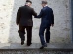 korut-kim-jong-un-dan-presiden-korsel-moon-jae-in_20180428_074831.jpg