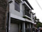 kos-berwarna-abu-abu-yang-menjadi-lokasi-penemuan-bayi-t_20171109_075351.jpg