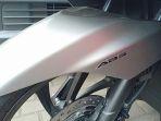 kosmetik-pada-honda-pcx-150-abs-2019-ini-tidak-hanya-dilengkapi-stiker-tulisan-saja-lho.jpg<pf>honda-pcx-150-abs-2019-punya-aksen-garnis-warna-krom-di-atas-lampu-depan-sebagai-alis.jpg<pf>honda-pcx-150-abs-2019-punya-pijakan-kaki-dari-steinless-steel-berlogo-pcx.jpg
