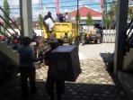 kotak-suara-tiba-di-kantor-kelurahan-tanjung-selor-hilir_20151208_113200.jpg
